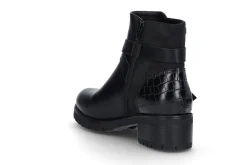 Feminin allværsboot