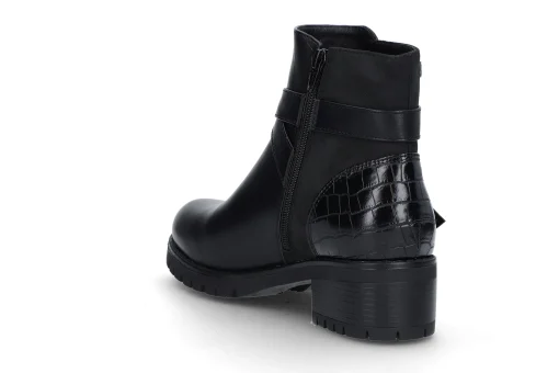 Feminin allværsboot
