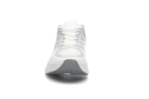 Lettvekt sneaker på kraftig såle