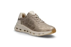 Sporty sneakers på trendy såle