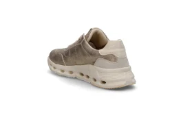 Sporty sneakers på trendy såle