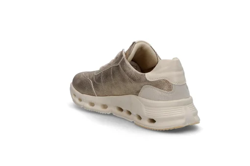 Sporty sneakers på trendy såle