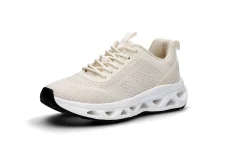 Sporty sneakers på trendy såle